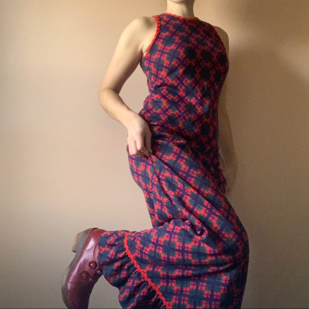 Vintage Plaid Sleeveless Holiday Dress - Picture 2 of 8